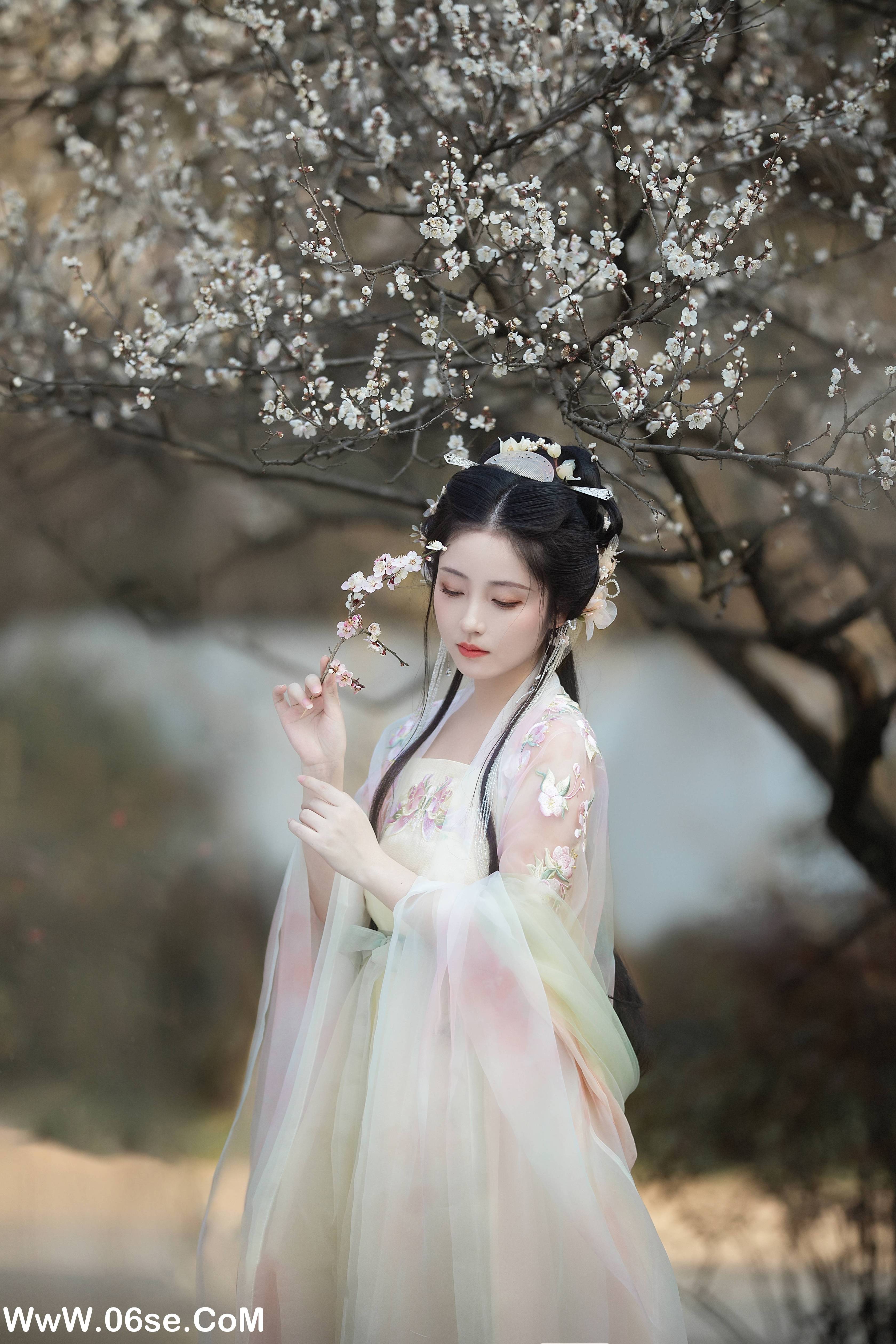 图片[4]-[YITUYU艺图语]2022.06.04 暗香 小温暖想要个大太阳[22P-374.38MB]-六色网
