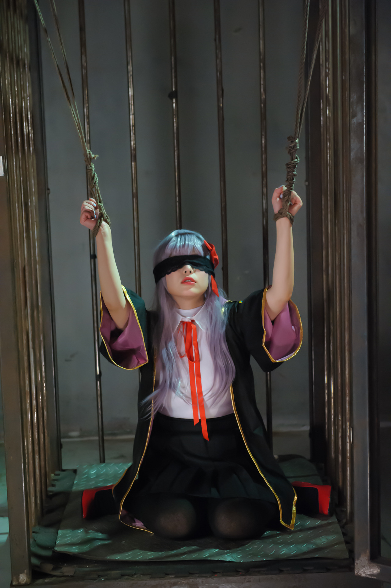 あなたが好きなのは？ダークな世界観で緊縛されている少女 4