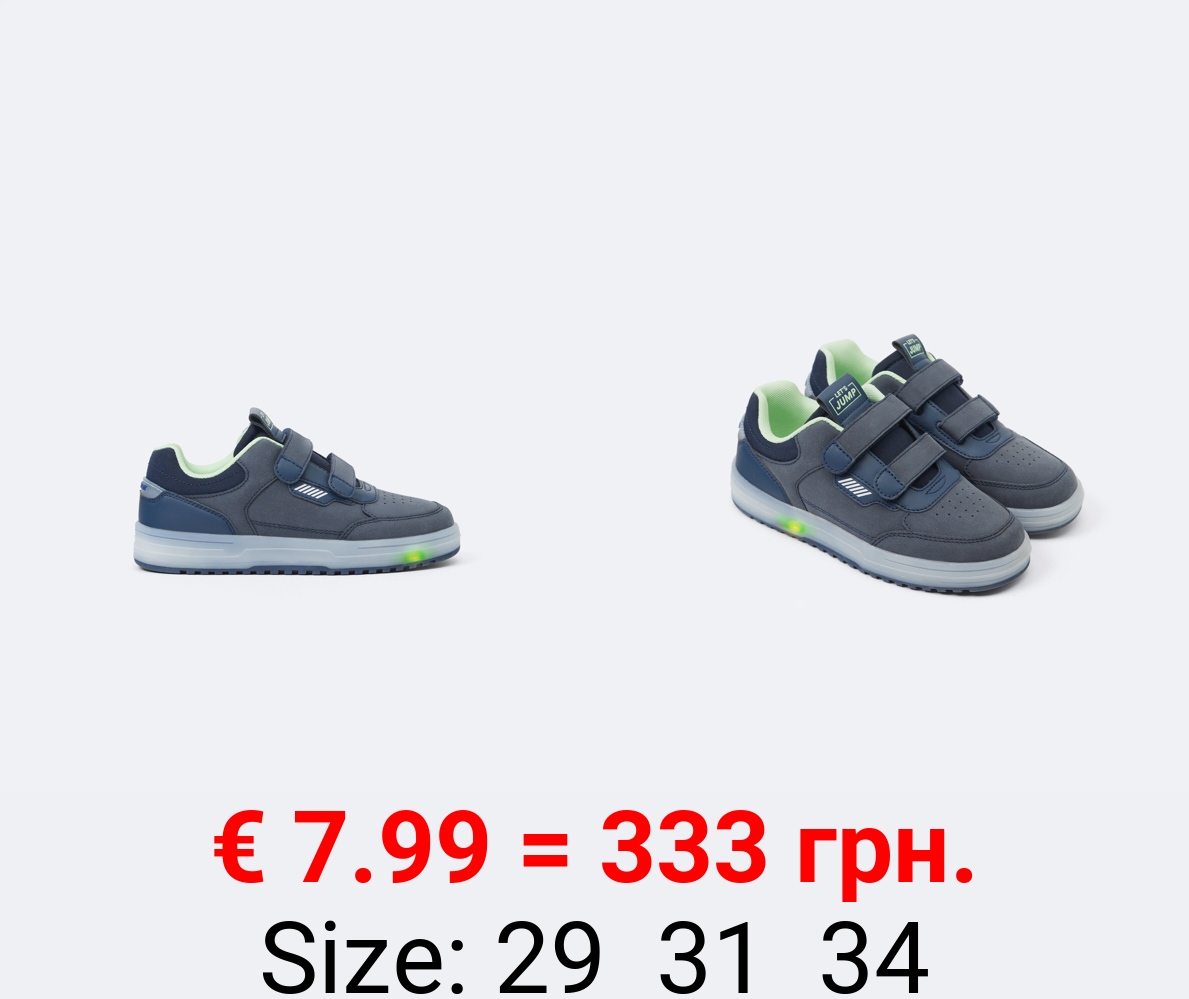 Comfort sneakers with light details