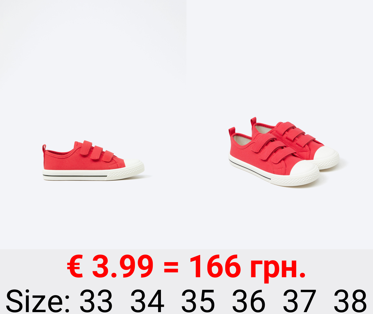 Fabric sneakers with toecap