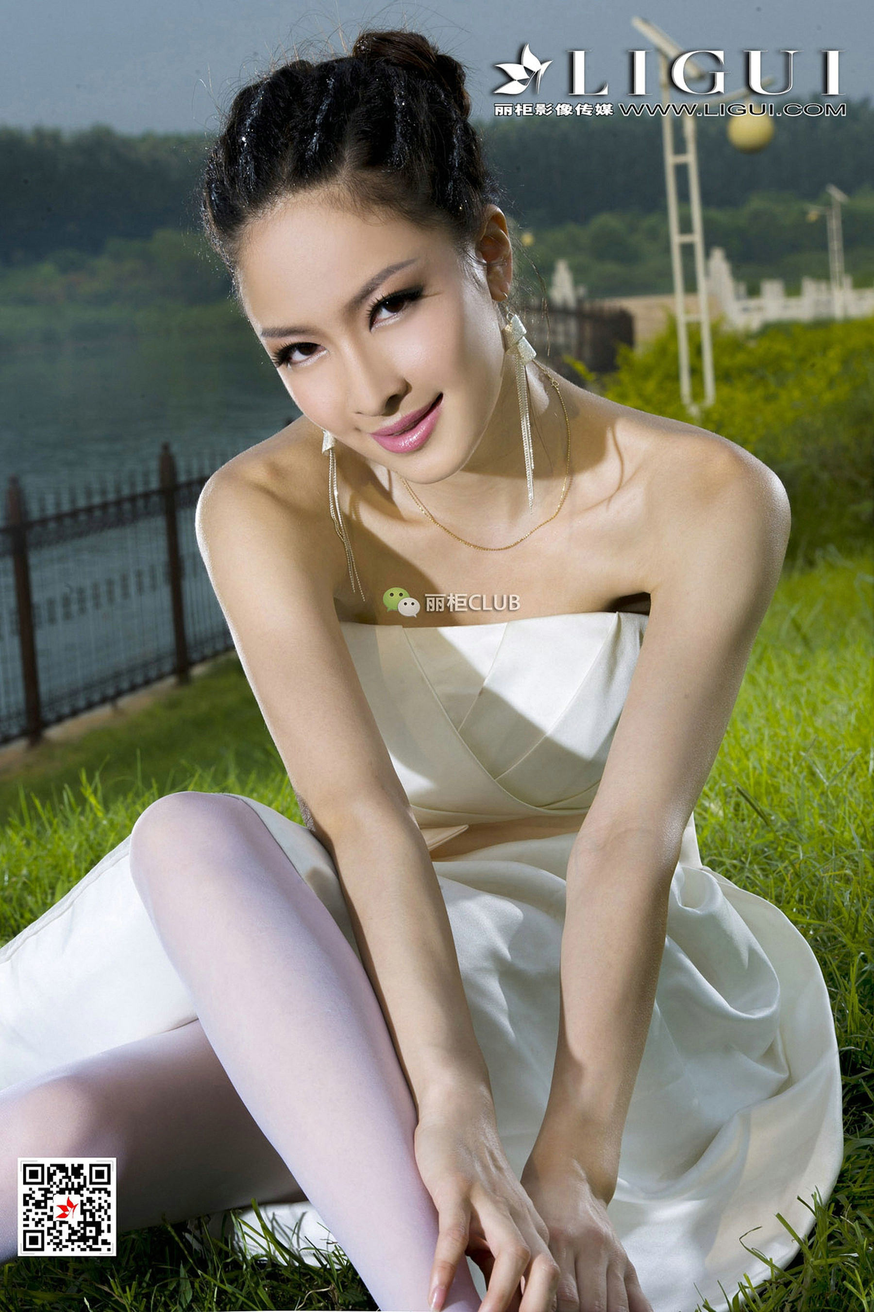 Model_雪儿《白丝+抹胸礼服》_[丽柜Ligui]-写真图集共52P 1