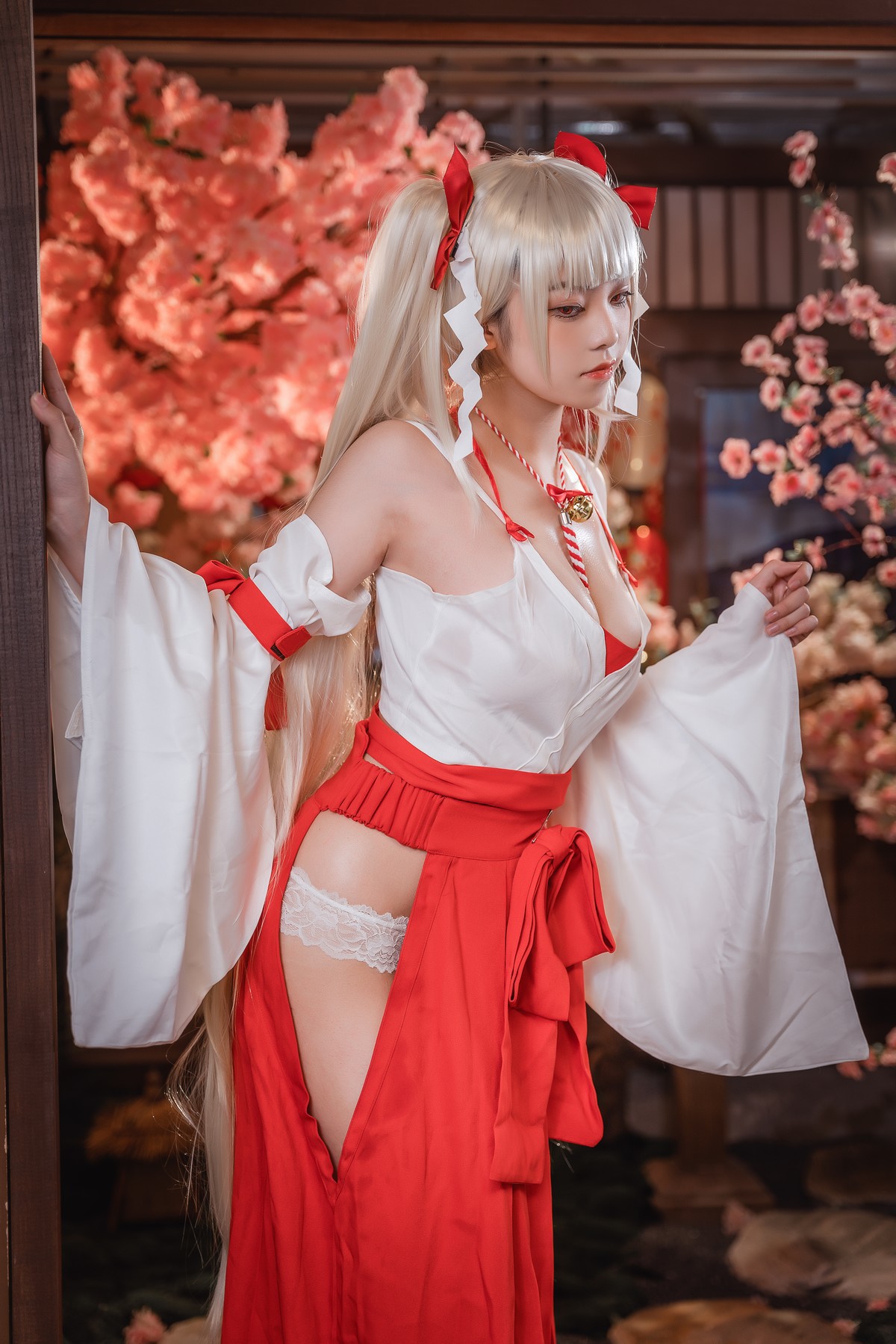 蜜汁猫裘 Cosplay 可畏巫女 8