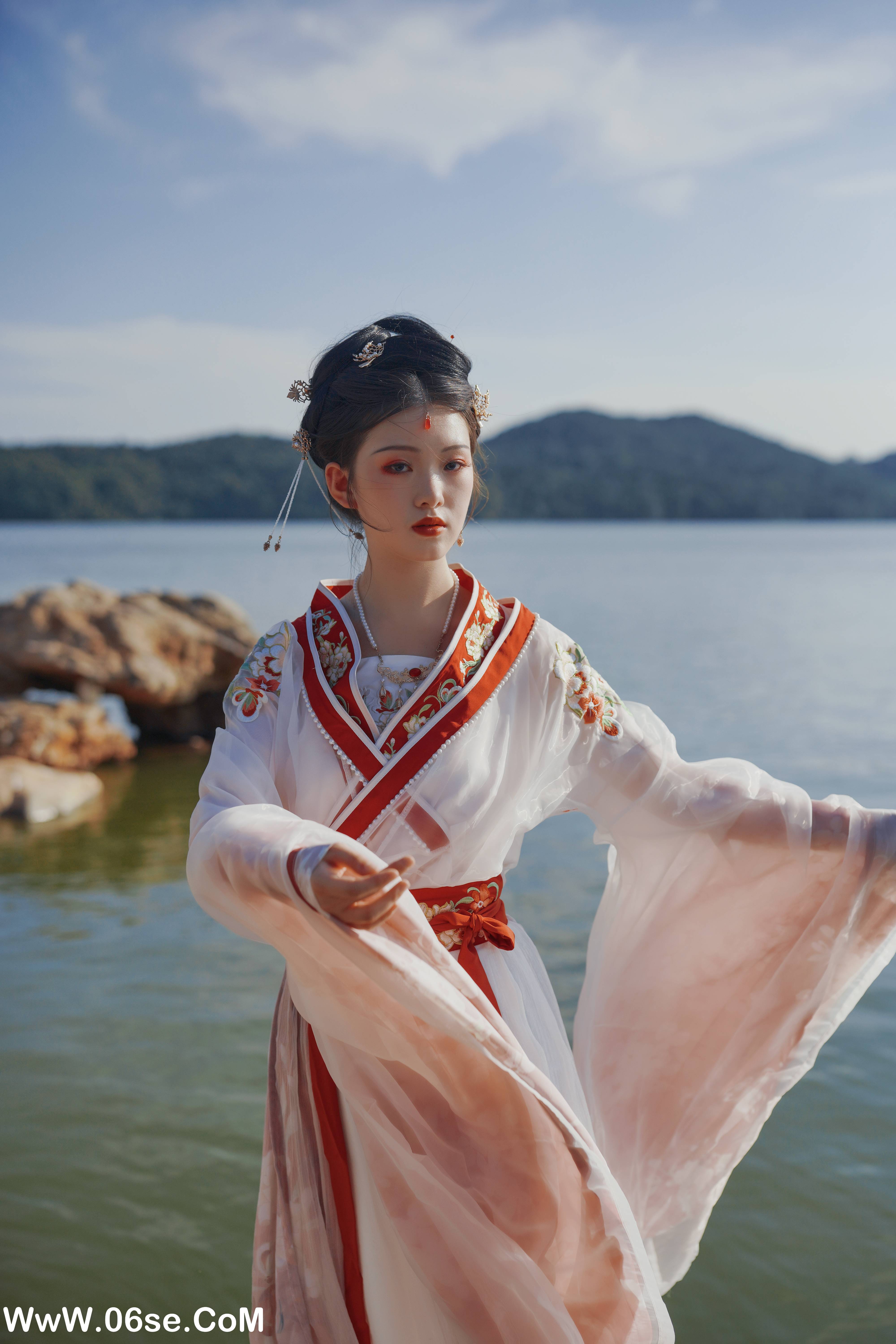图片[19]-[YITUYU艺图语]2022.08.14 总有人间一两风 悦璃[23+1P／334MB]-六色网