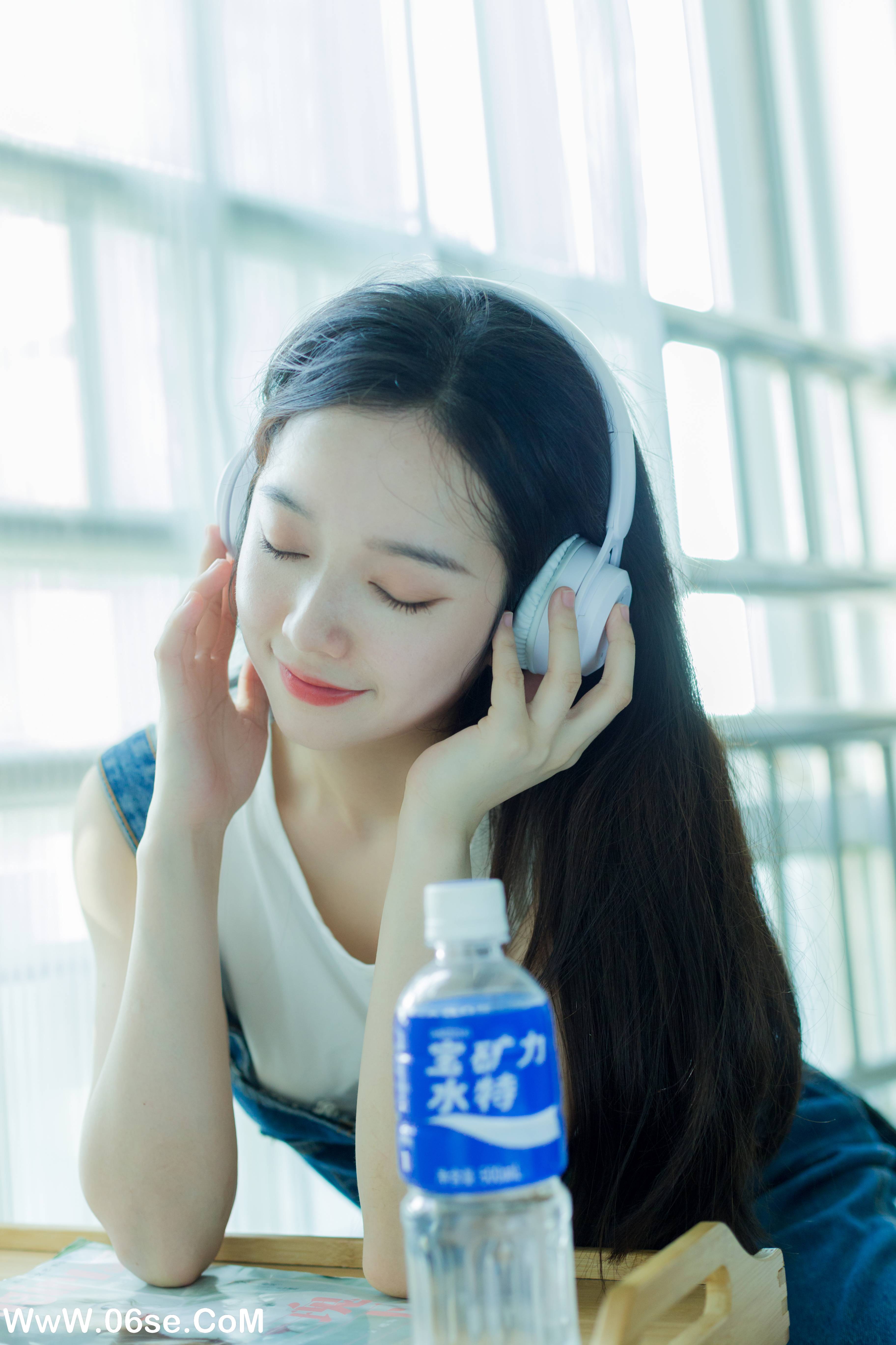 图片[30]-[YITUYU艺图语]2022.09.26 诗里的海 戈曼妮Nini[34+1P／252MB]-六色网