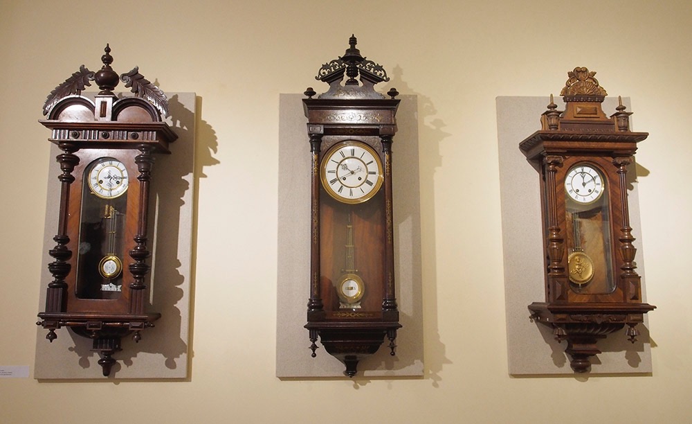 Часы потехи 5. Тульские часы. Экспонат деревянные часы.