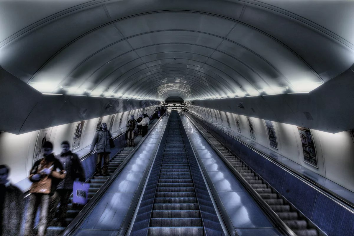 Включи крутую станцию. Руссос метро. Метро фото. Красивое метро. Самые красивые станции метро.