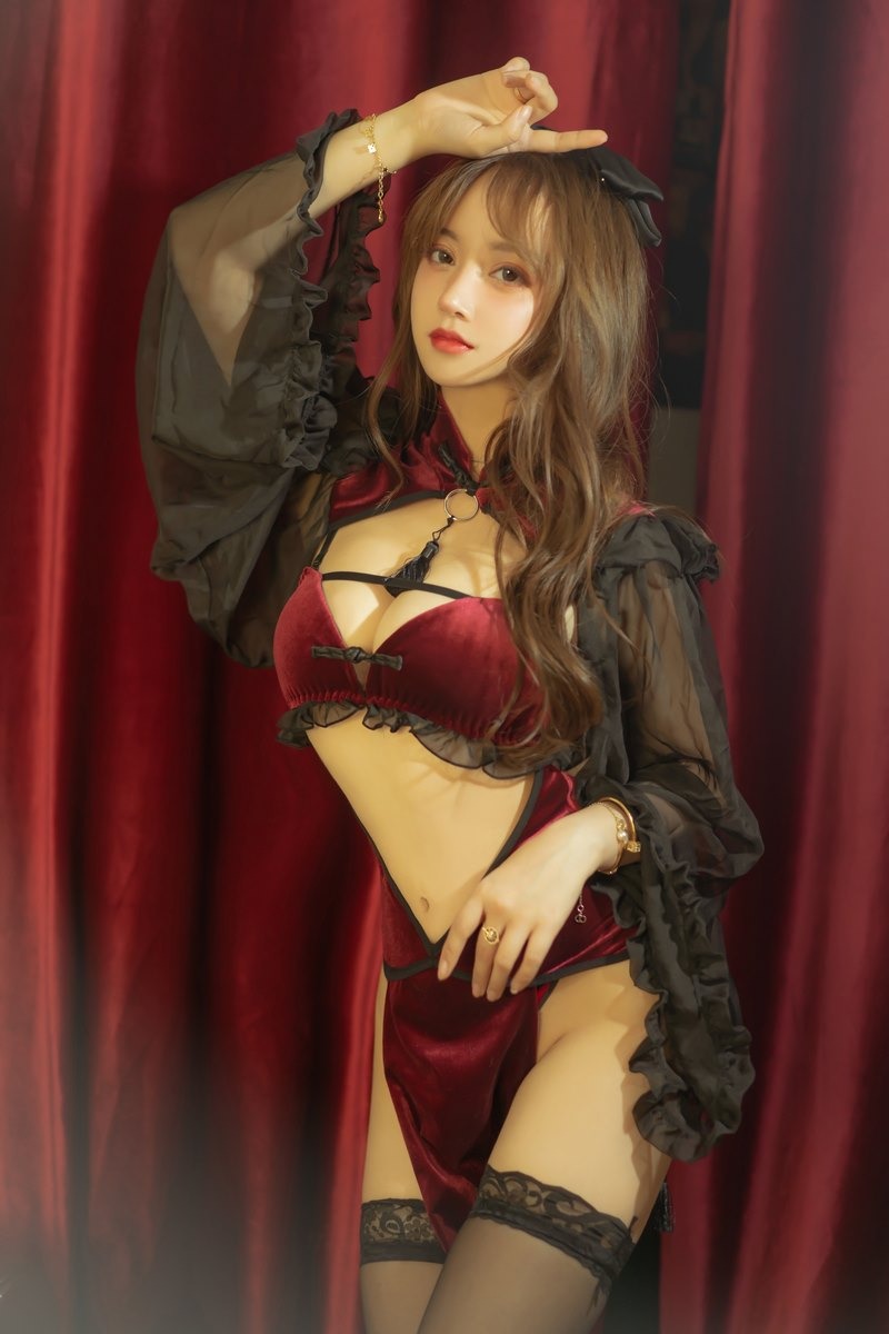 [Cos]过期米线线喵 - 红丝绒旗袍[53P] 40