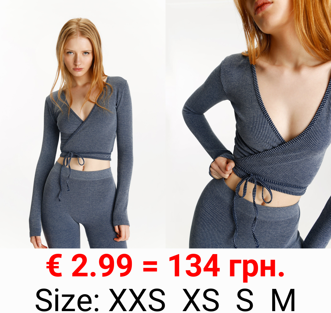 Seamless long-sleeved T-shirt