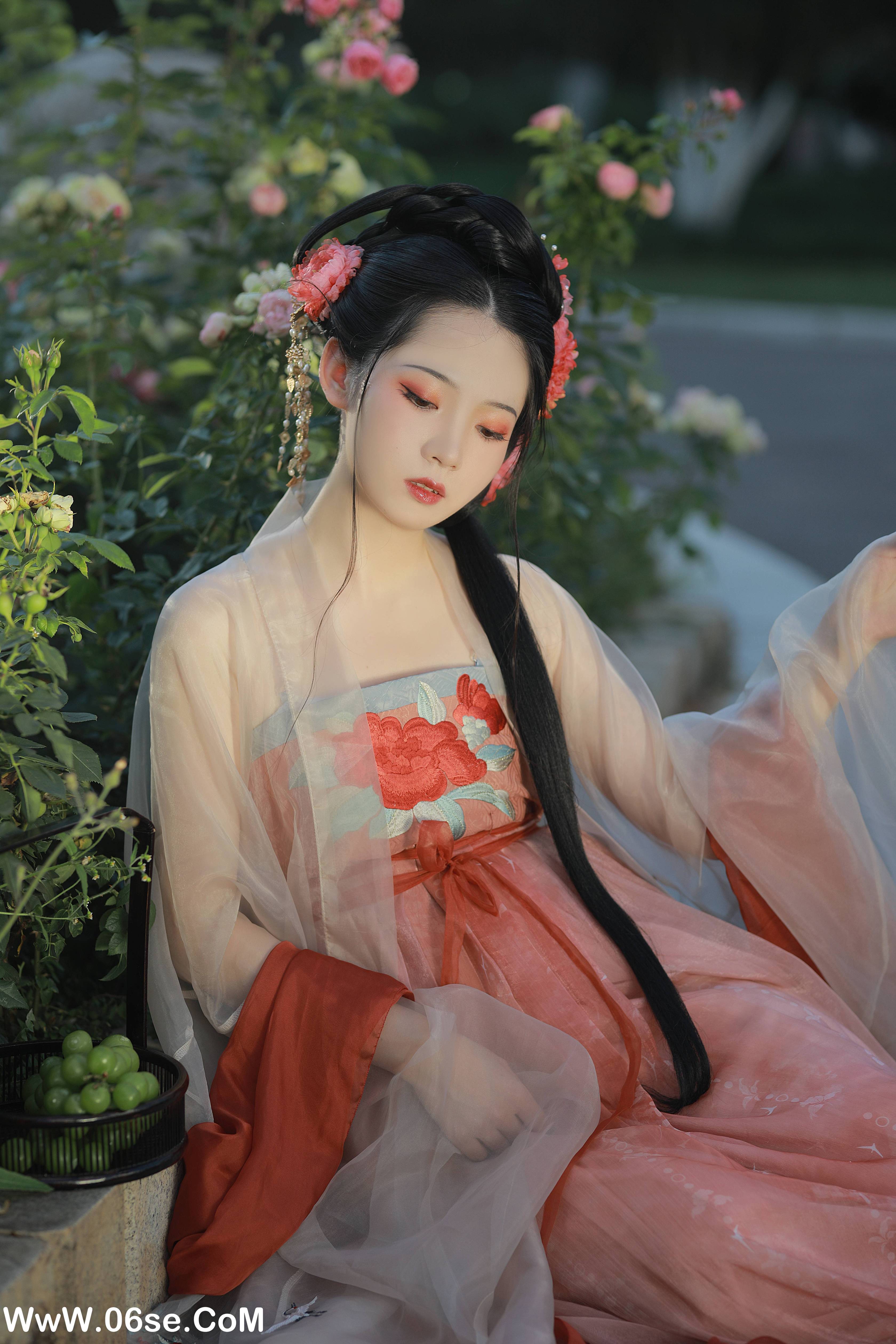 图片[27]-[YITUYU艺图语]2022.09.06 美人迈兮音尘阙 落花人独立[33+1P／662MB]-六色网