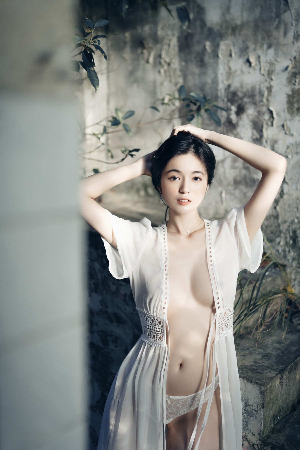 巨乳仙仙辰 野外露出初體驗❤️ 紅衣+透明內褲 裸上身吊帶褲 透明白色罩衫 Vol.02 43