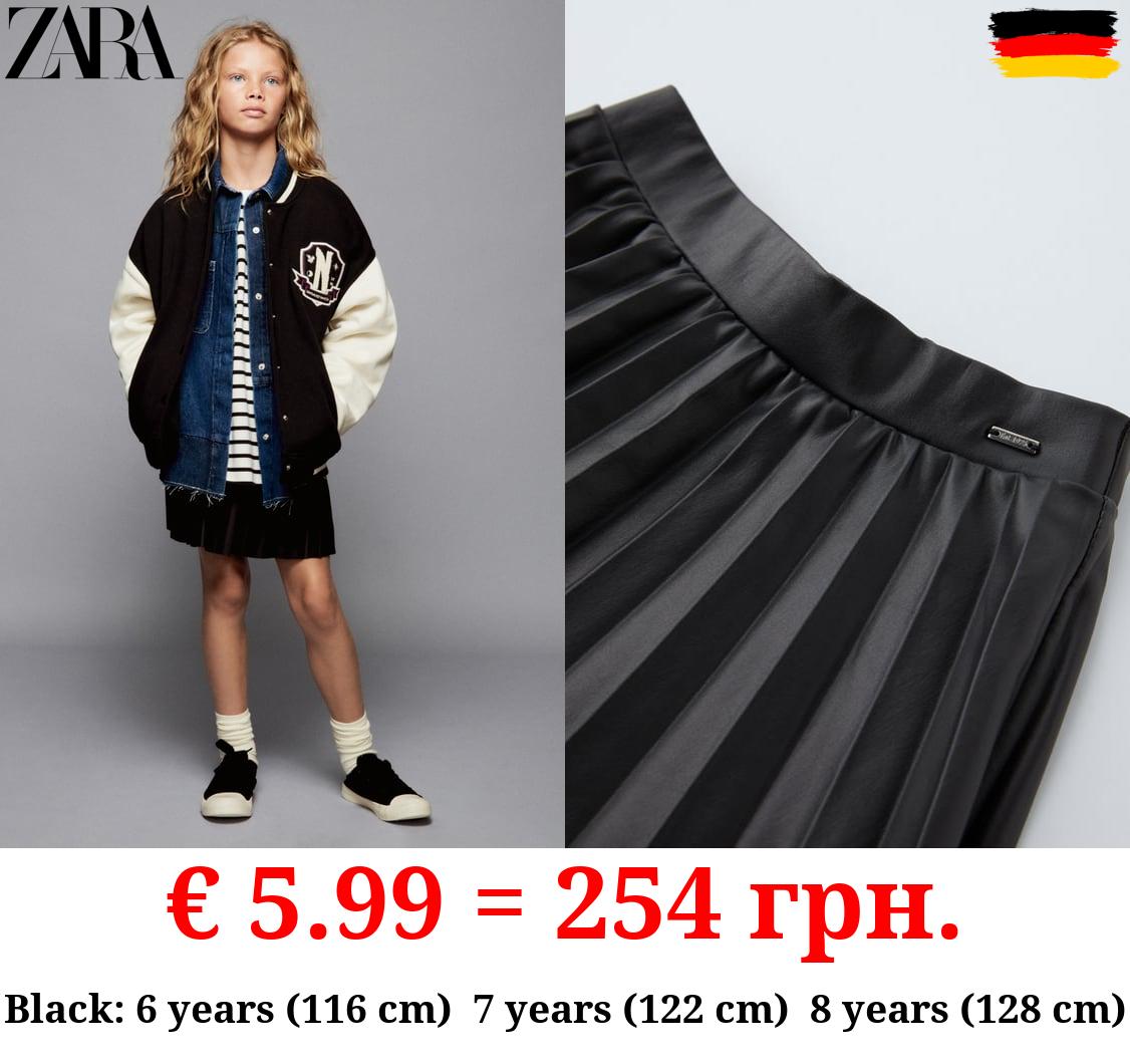 RUBBERISED BOX PLEAT SKIRT