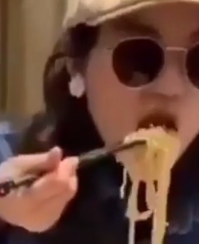 Comiendo demasiados espaguetis