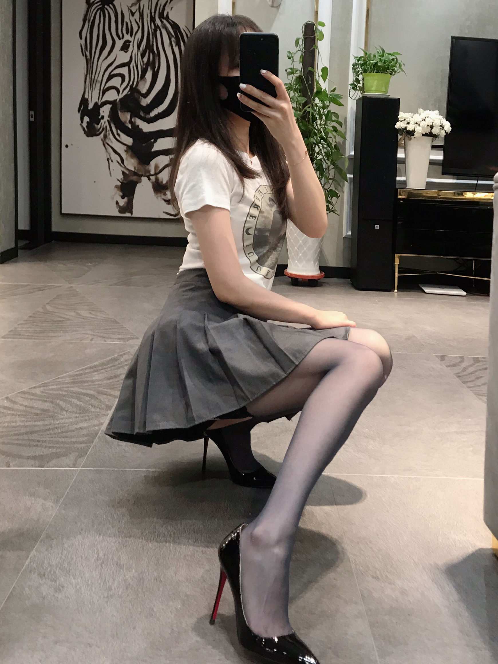 [福利COS]_丝足博主麋鹿_Monroe_2020.06.09_黑蕾丝半筒袜-写真图集共12P 8