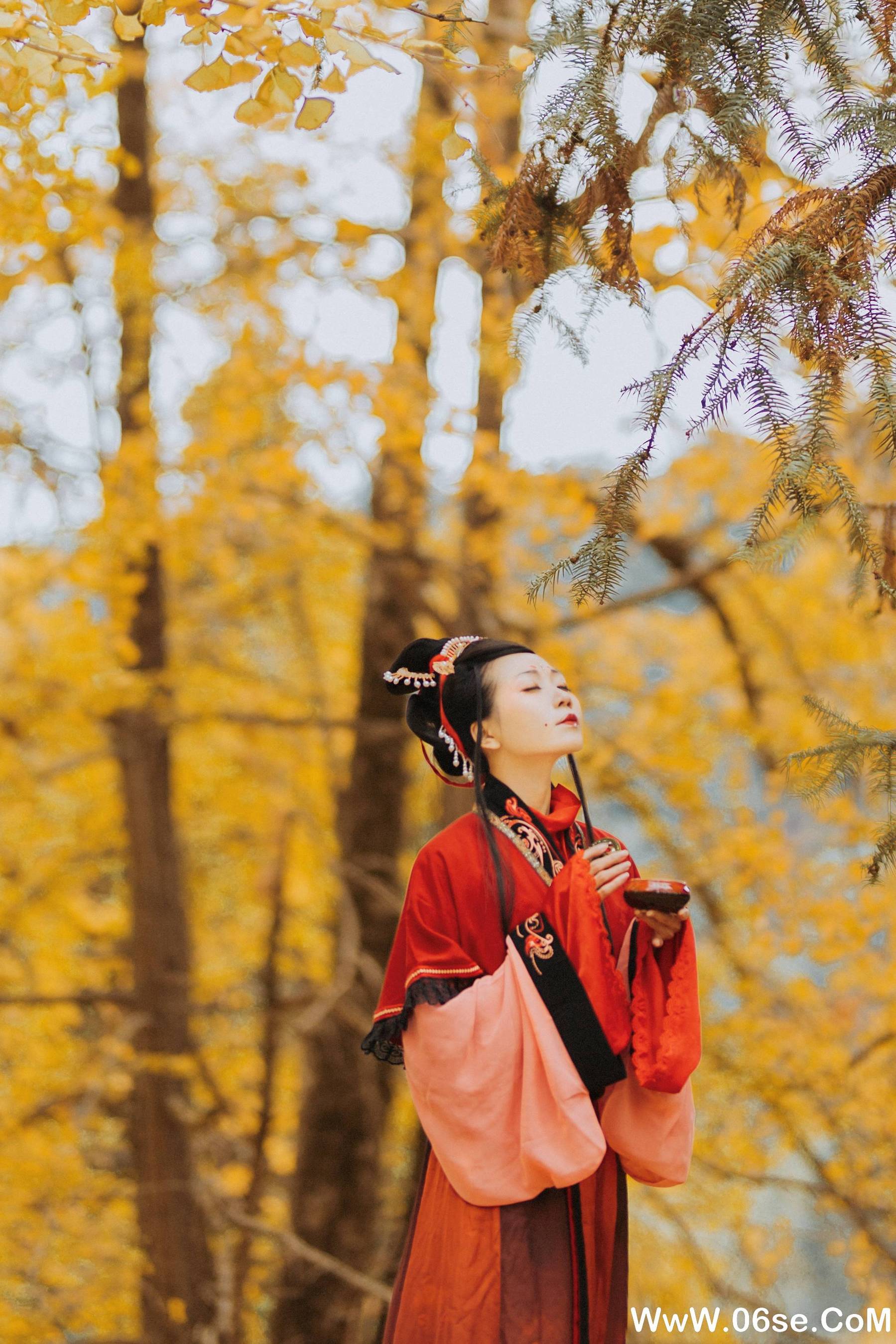 图片[23]-[YITUYU艺图语]2021.09.03 满地秋 谭子[27+1P／309MB]-六色网