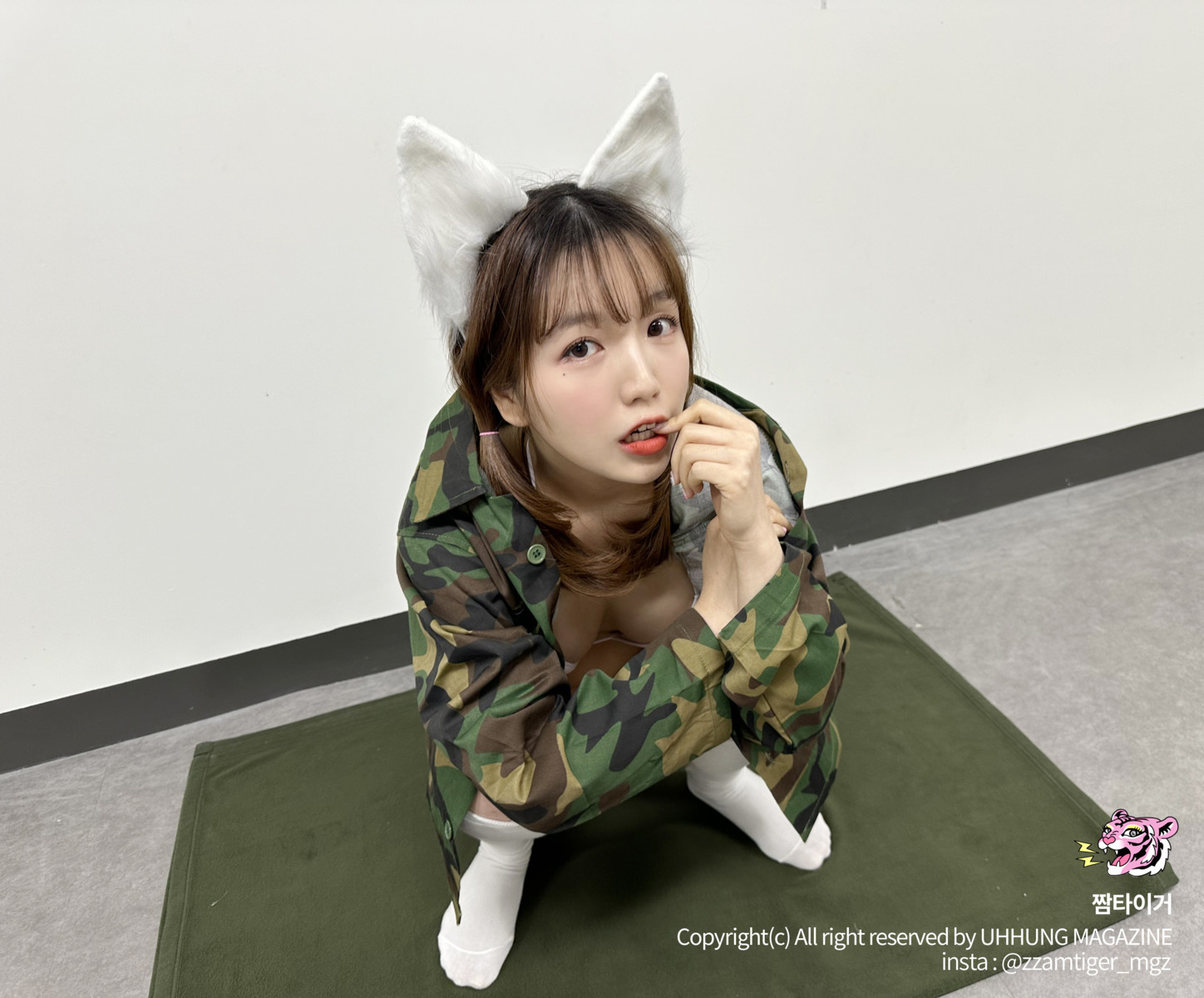 Yoonvely 윤블리, UHHUNG Magazine Vol.04 “Milltary” Set.03 30