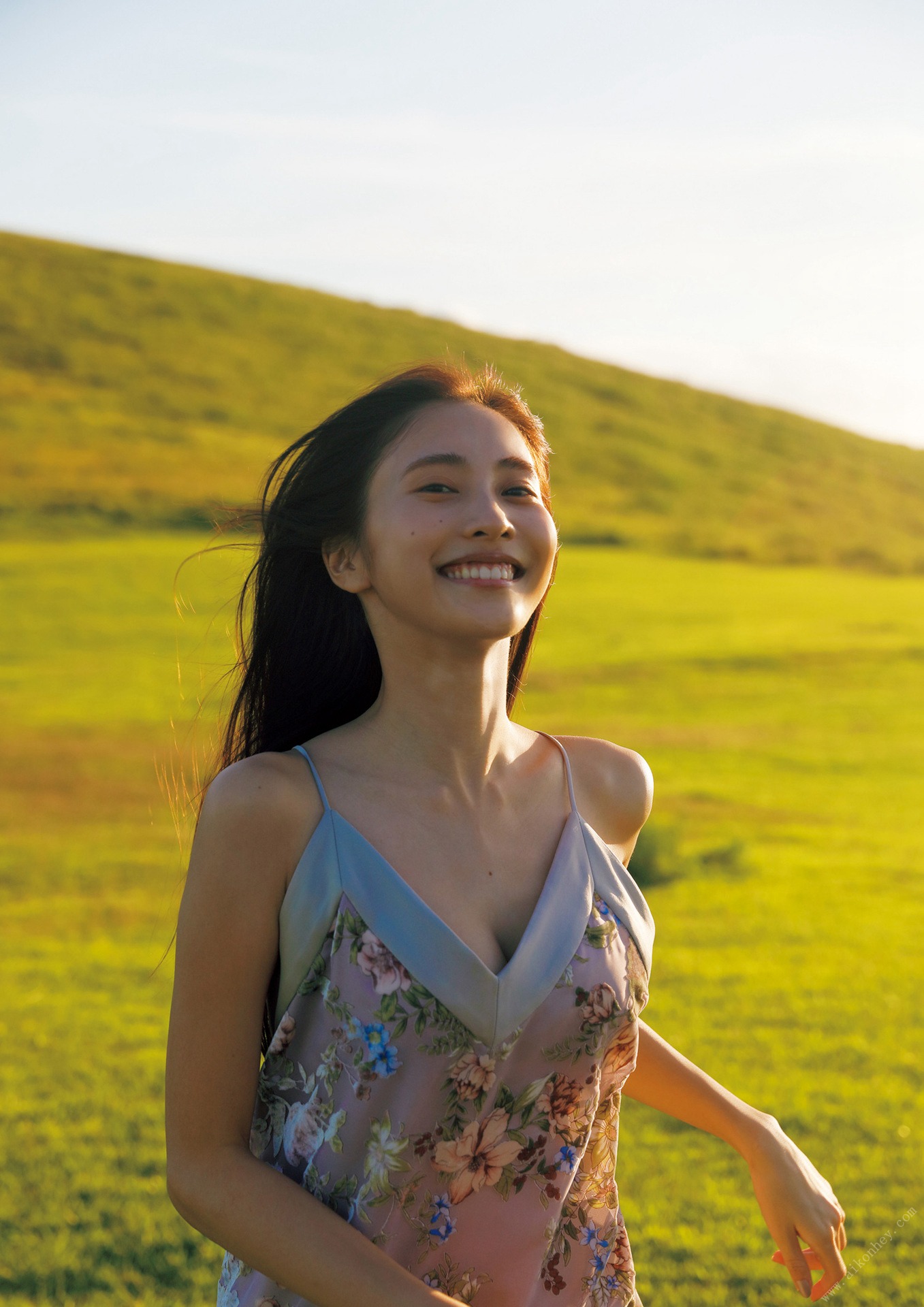 佐野ひなこ写真集「COLORS」 週プレ PHOTO BOOK 145P 2