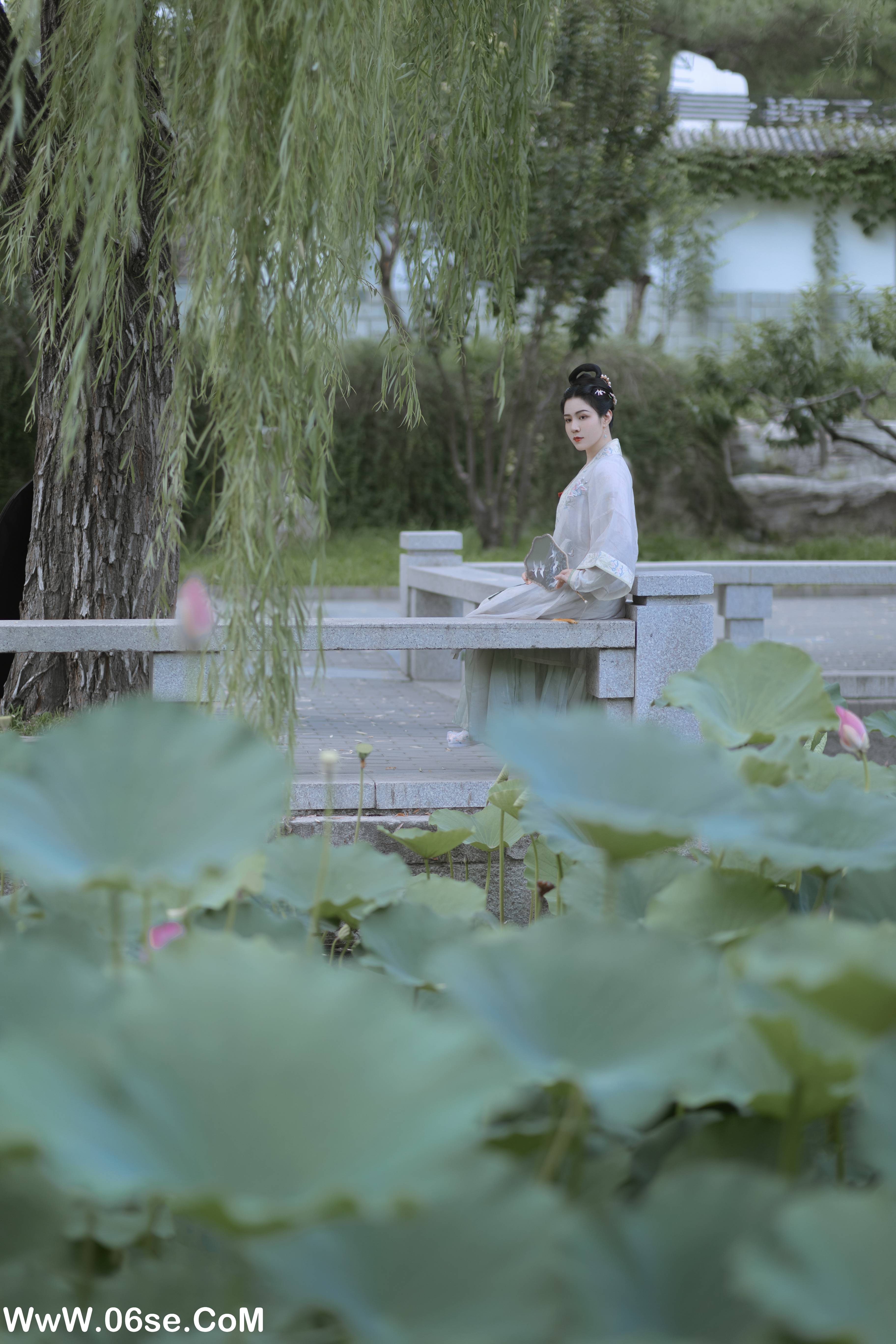 图片[24]-[YITUYU艺图语]2022.11.21 陶然荷韵 周曦彤[25+1P／195MB]-六色网