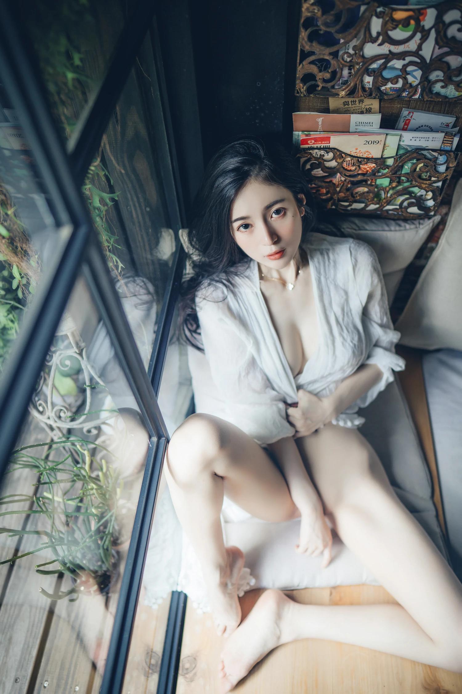 仙仙辰生日最大尺度呈現?實體寫真電子版限定尺度?內容超級豐富 用心 Vol.02 46