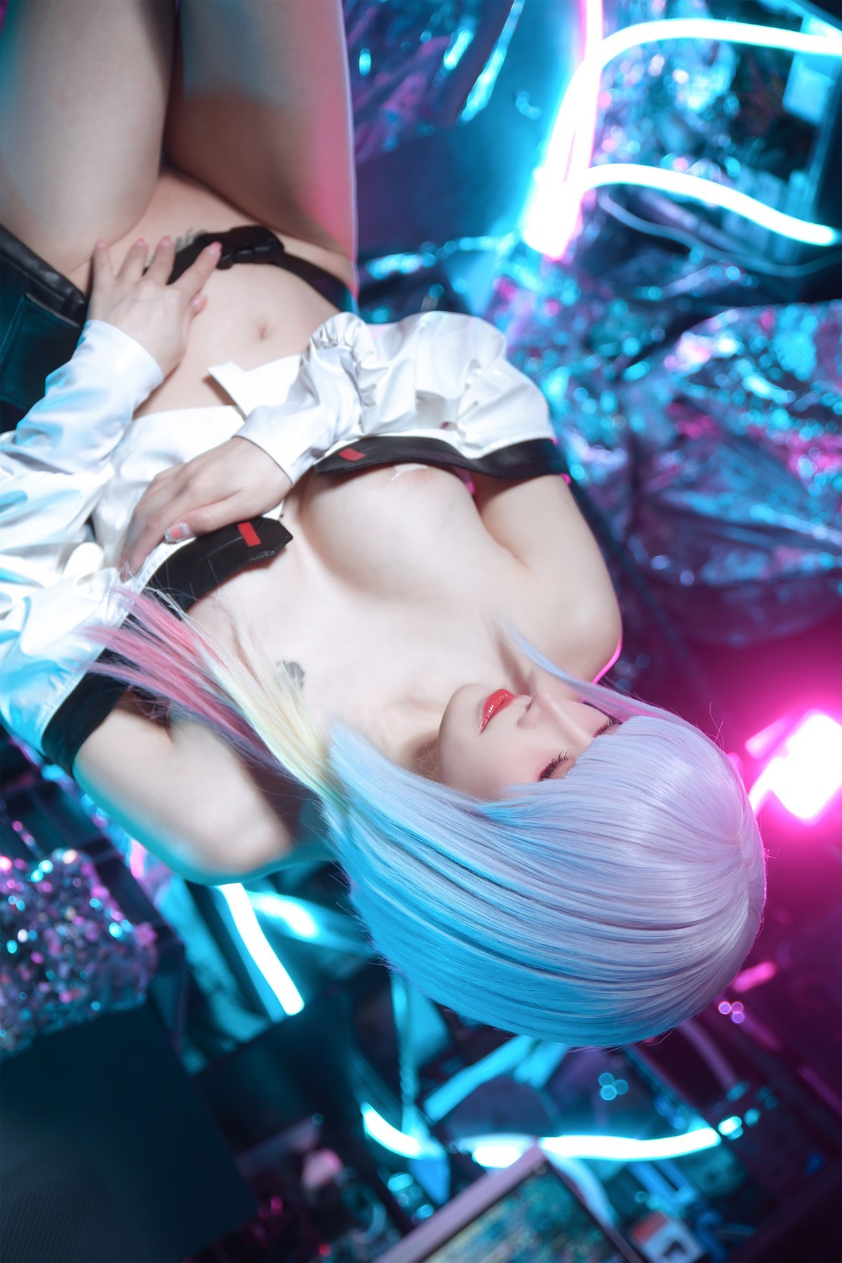 Cosplay 鹿八岁 赛博朋克：边缘行者 露西 19