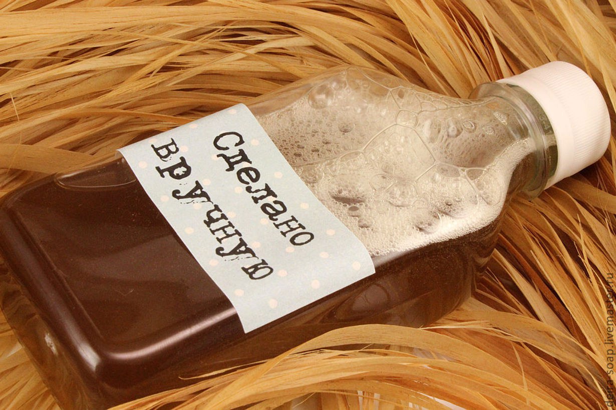 Шампуни. Натуральный шампунь для волос. Шампунь домашнего приготовления. Шампунь домашнего приготовления. Шампунь из натуральных ингредиентов.