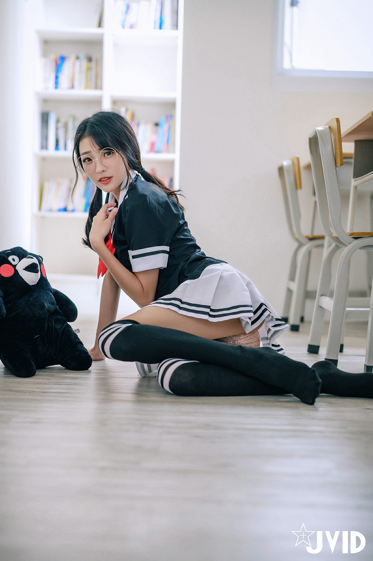 JVID精品 高顏值甜美學妹誘惑?清純校花?放學後的教室，學妹說她喜歡我 Vol.02 19