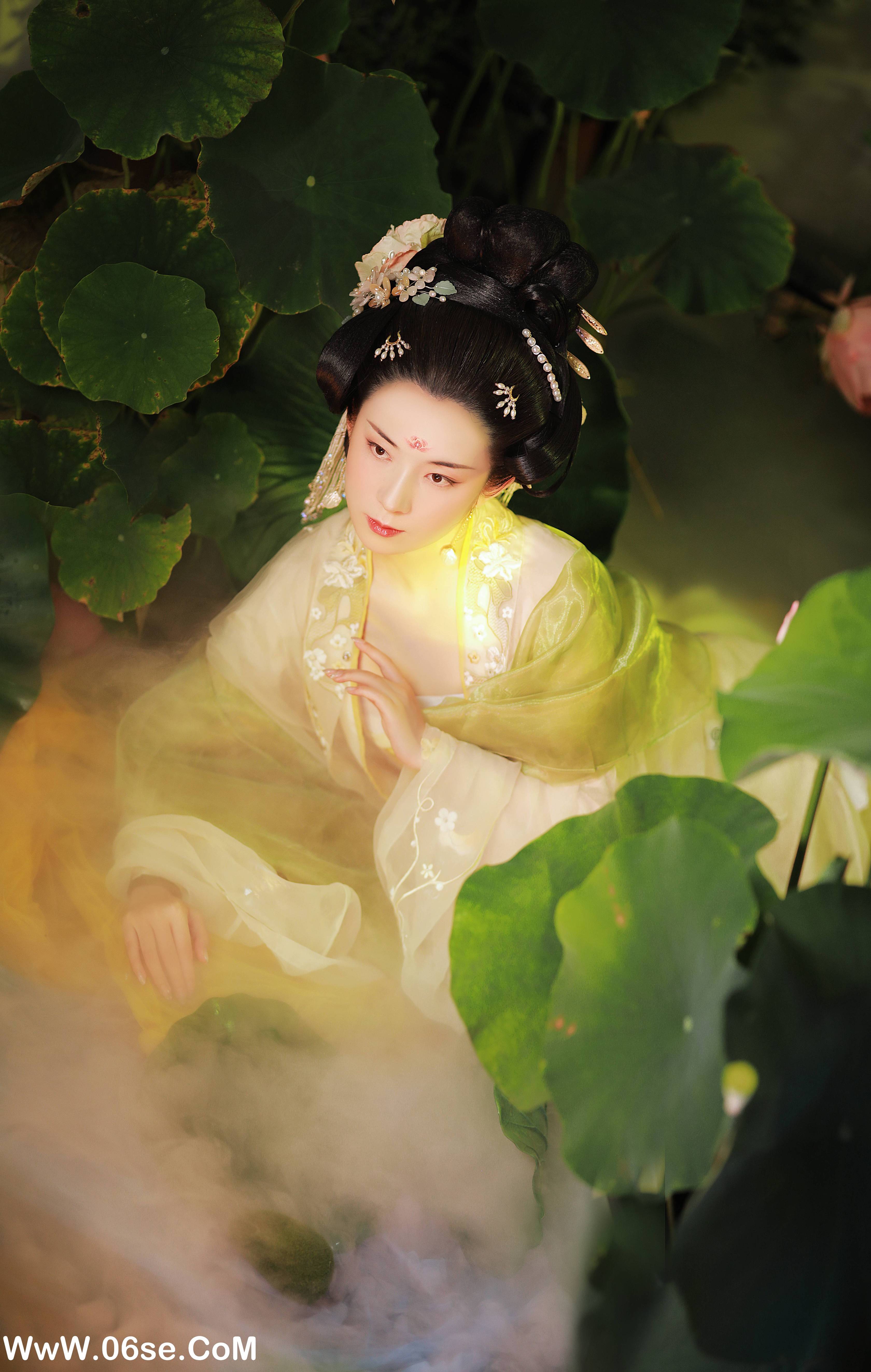 图片[11]-[YITUYU艺图语]2022.09.09 云想衣裳花想容 也清秋[31+1P／681MB]-六色网