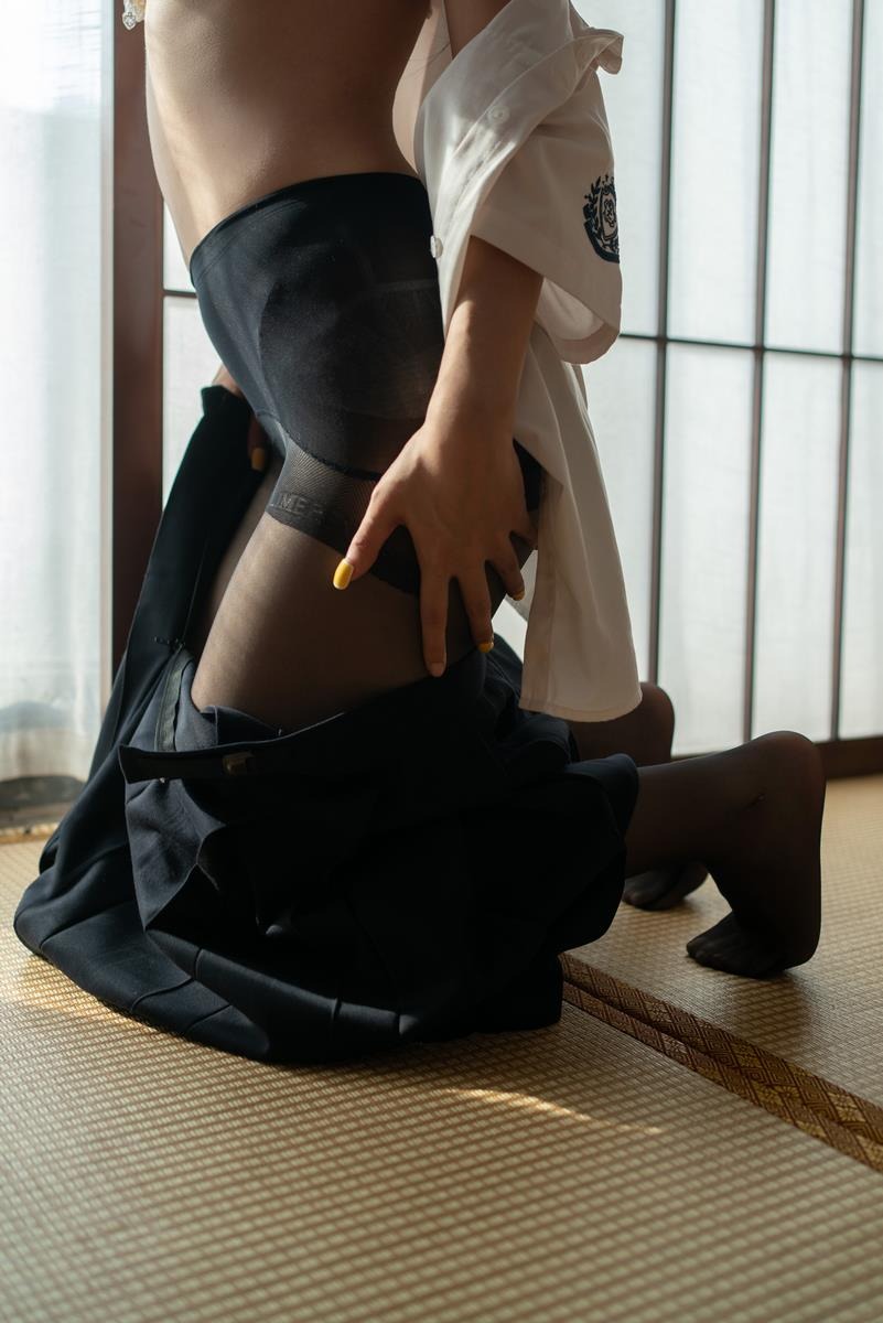 [Cos]云溪溪 - 奶桃 黑丝学妹 [60P] 24
