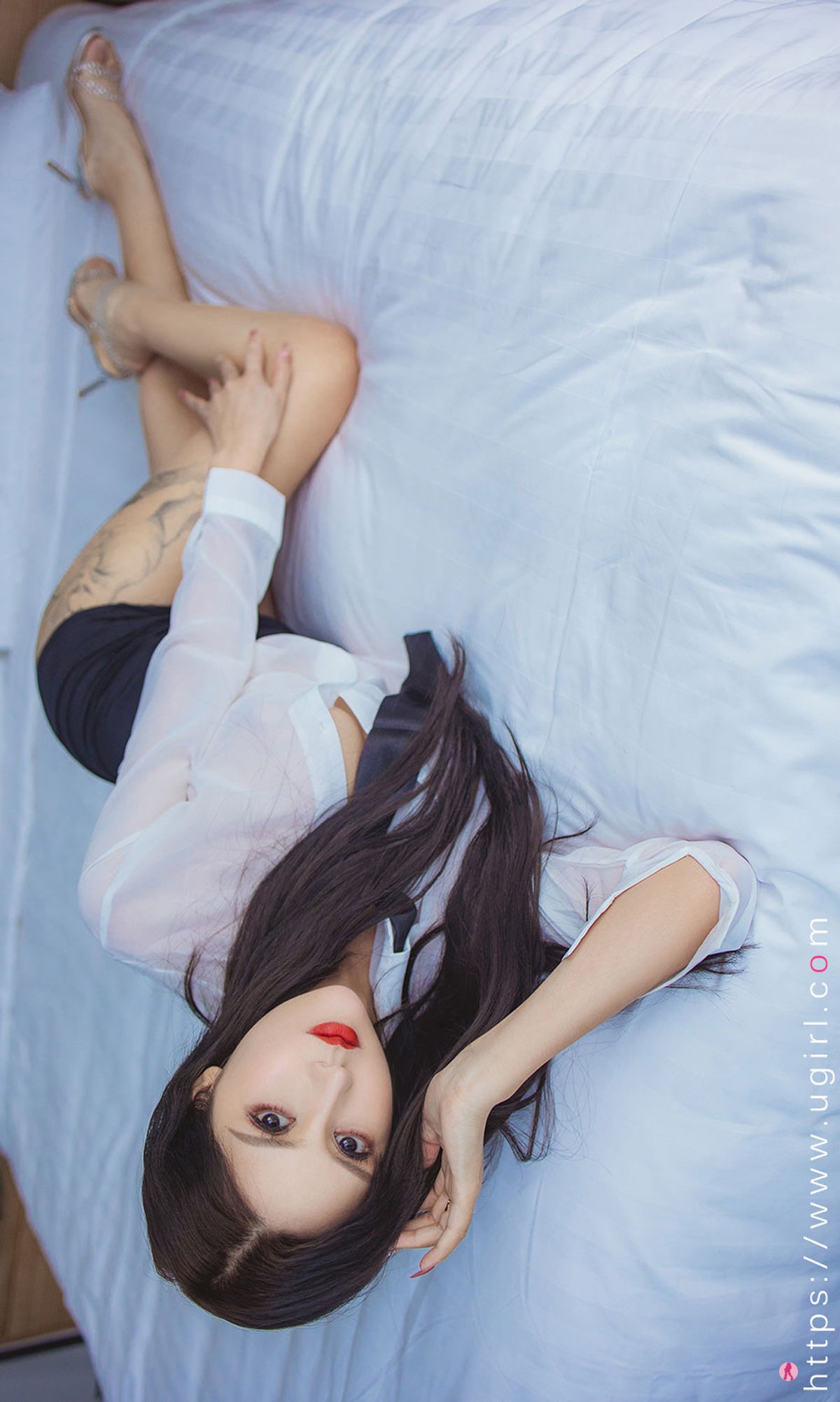 [爱尤物Ugirls]_No.2300_娜依灵儿_制服密钥-写真图集共32P 2