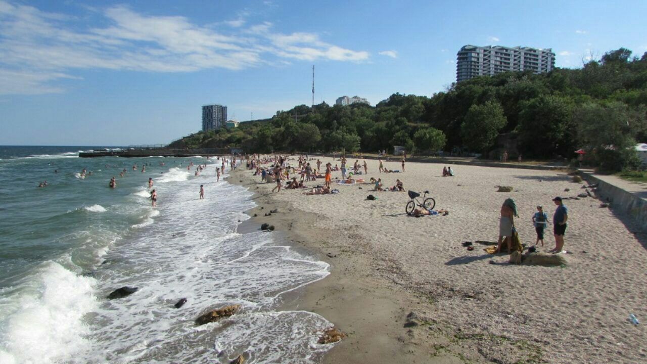 Одесса климат. Одесса пляж видео. Пляж на 10 станции большого фонтана Одессы картинки. Погода в Одессе. Одесса купаться