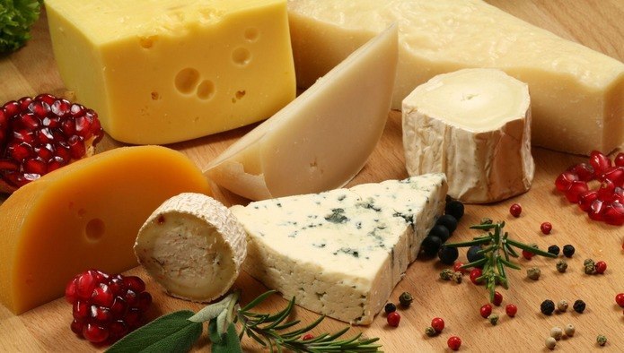 Потребление сырных продуктов снизилось на 30%, сыров – выросло на 10%