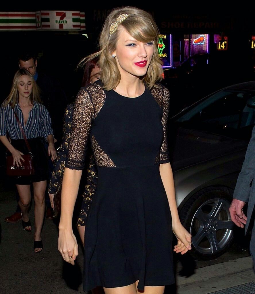 Taylor Swift's little black dress