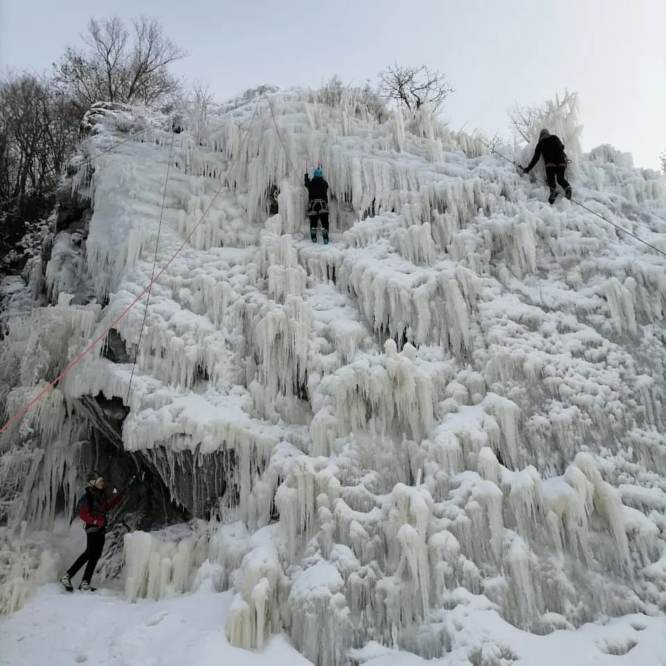 Ледяную скалу возвели под Хабаровском