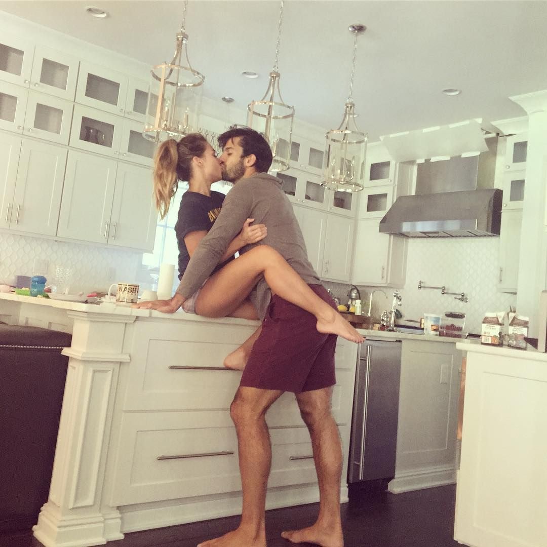 Фото на кухне парень с девушкой