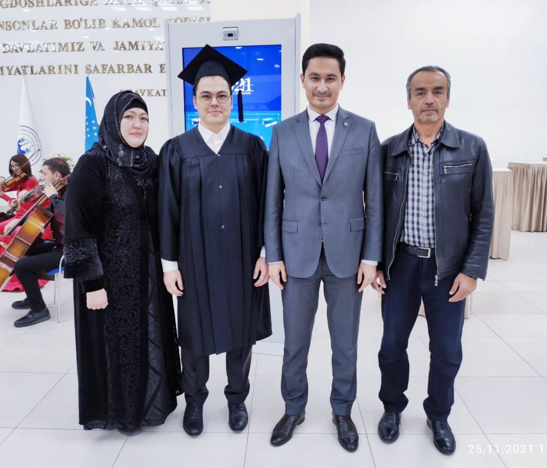 Doggy uslubidagi yalangoch chiroyli qizlar Xotin olish becerdin yilda eshak hikoyalar