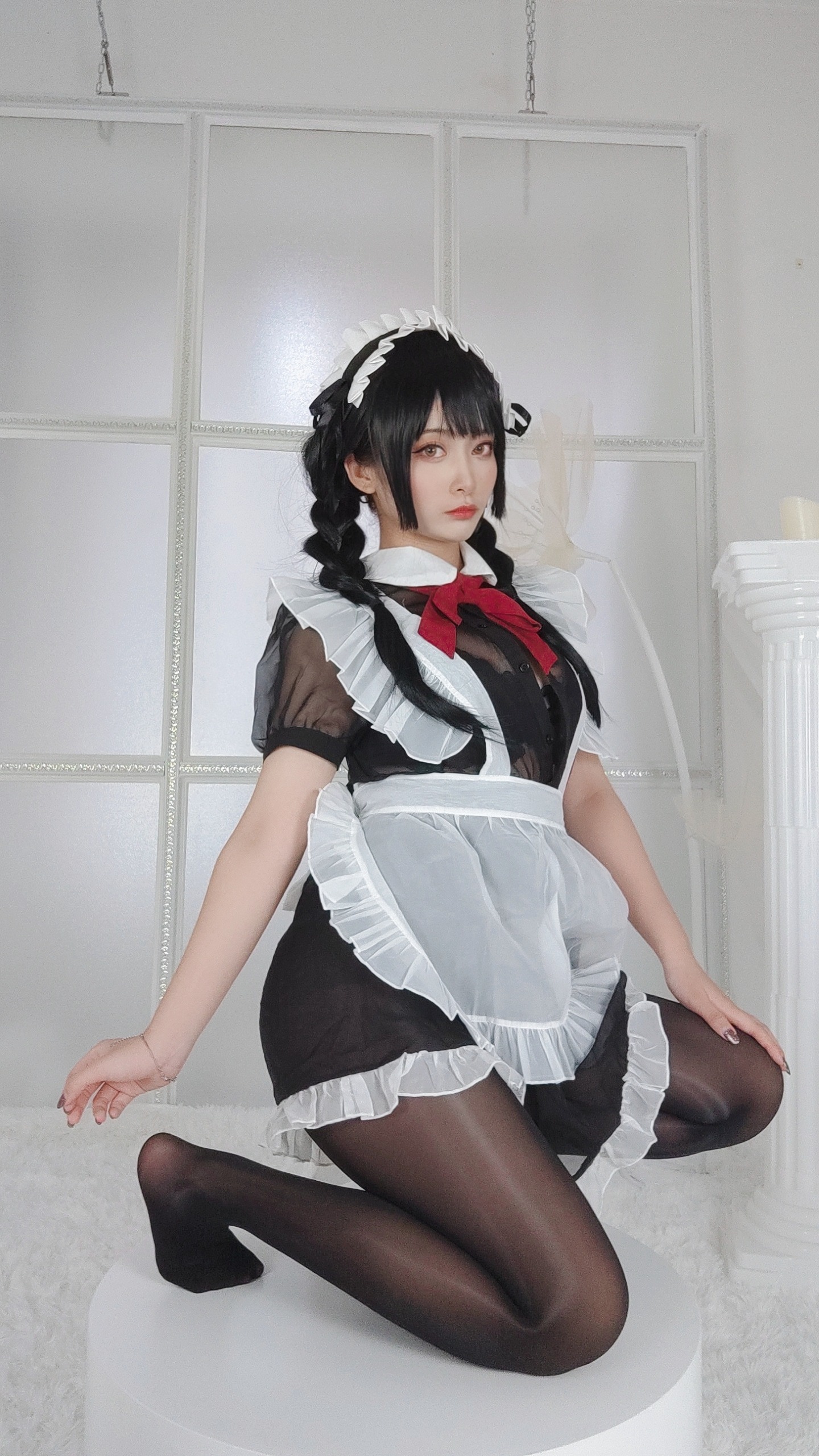 洛璃LoLiSAMA - 黑丝女仆 93P 2V 535MB 25