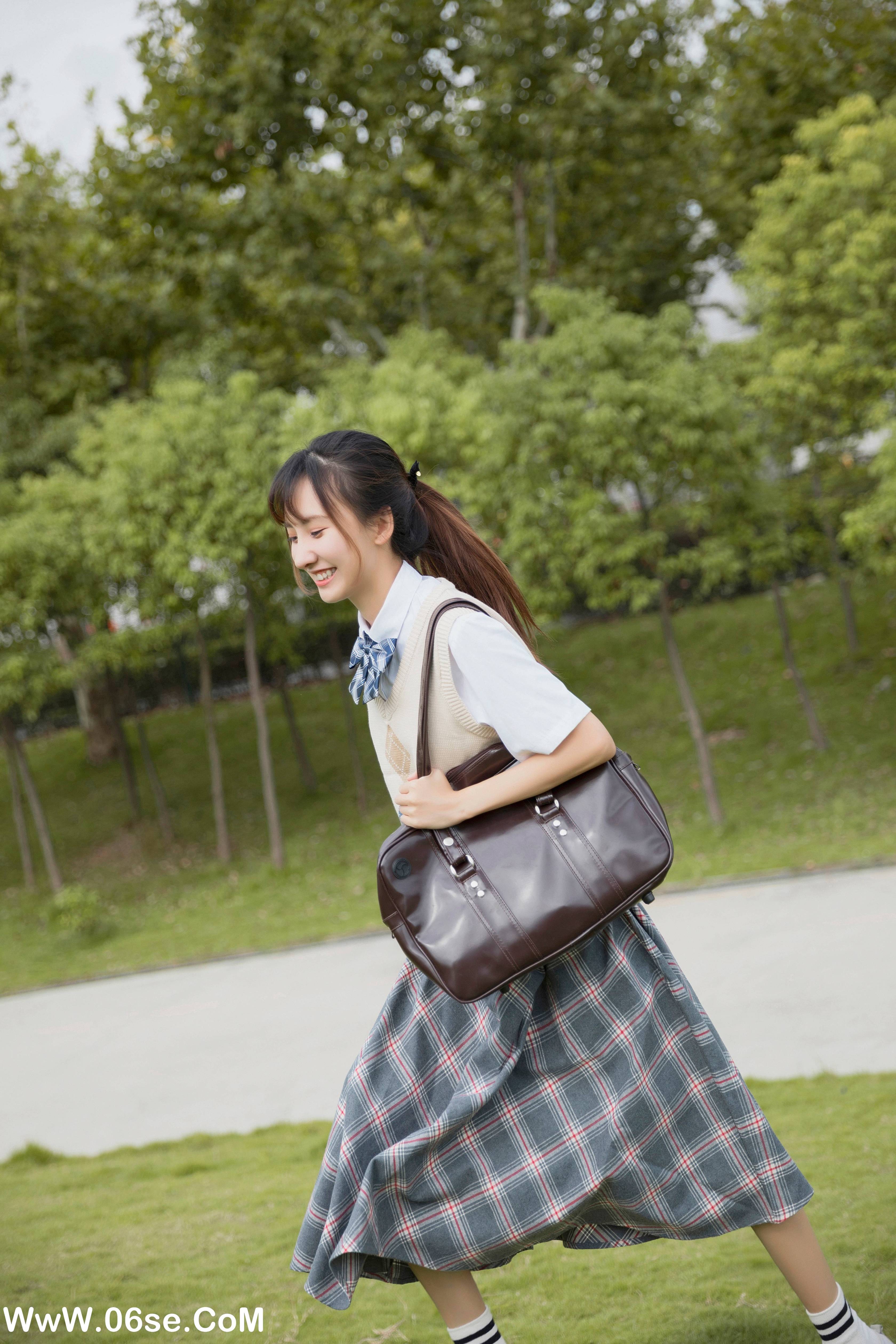 图片[28]-[YITUYU艺图语]2022.06.17 属于JK的夏天 Ria李礼礼[31P-492.92MB]-六色网