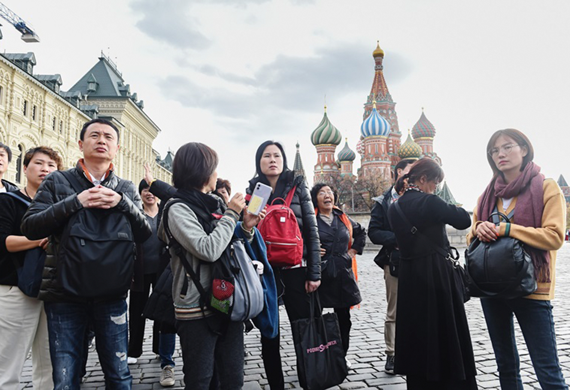 Туристы в России