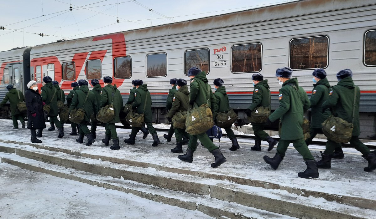 Весенний призыв на срочную военную службу идет в Хабаровске (2024)