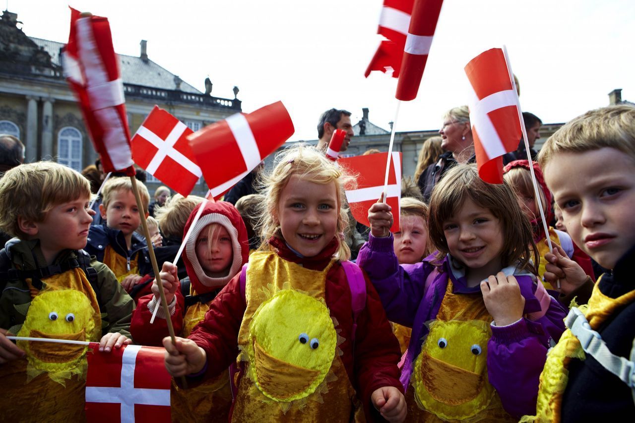 Самые счастливые страны 2024. Норвегия дети. Пасха в Норвегии.
