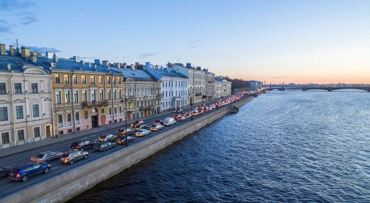 Берег спб. Набережная Кутузова Литейный мост. Набережная Кутузова у летнего сада. Санкт Петербург набережная Кутузова летний сад. Набережная Кутузова Аврора.