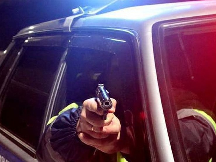 В Хабаровске сотрудник полиции применил табельное оружие