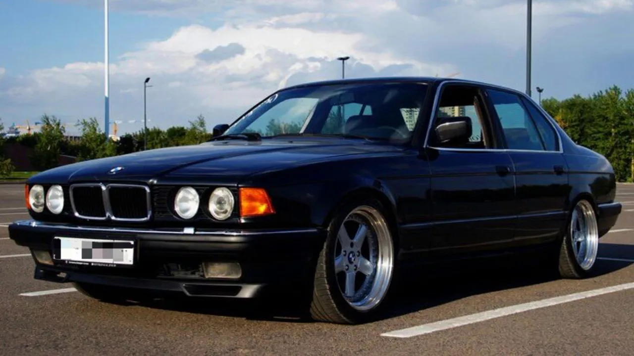 Бмв е32. BMW 7 е32. БМВ е32 750. BMW 740i e32.