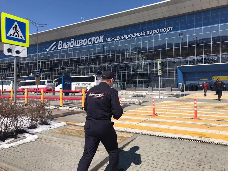 Хабаровчанка «заминировала» аэропорт Владивостока