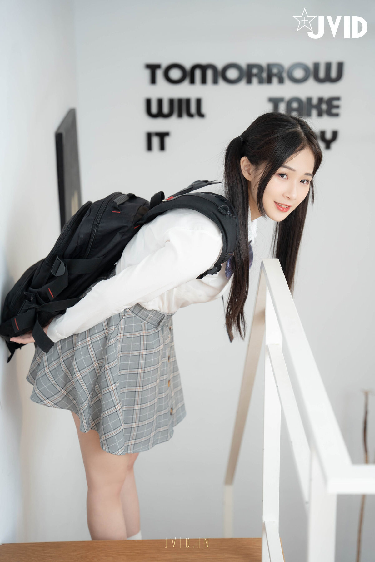 JVID精品 甜美女神婕咪 我喜歡在學長的胯下 穿著制服讓學長插入亂操 1