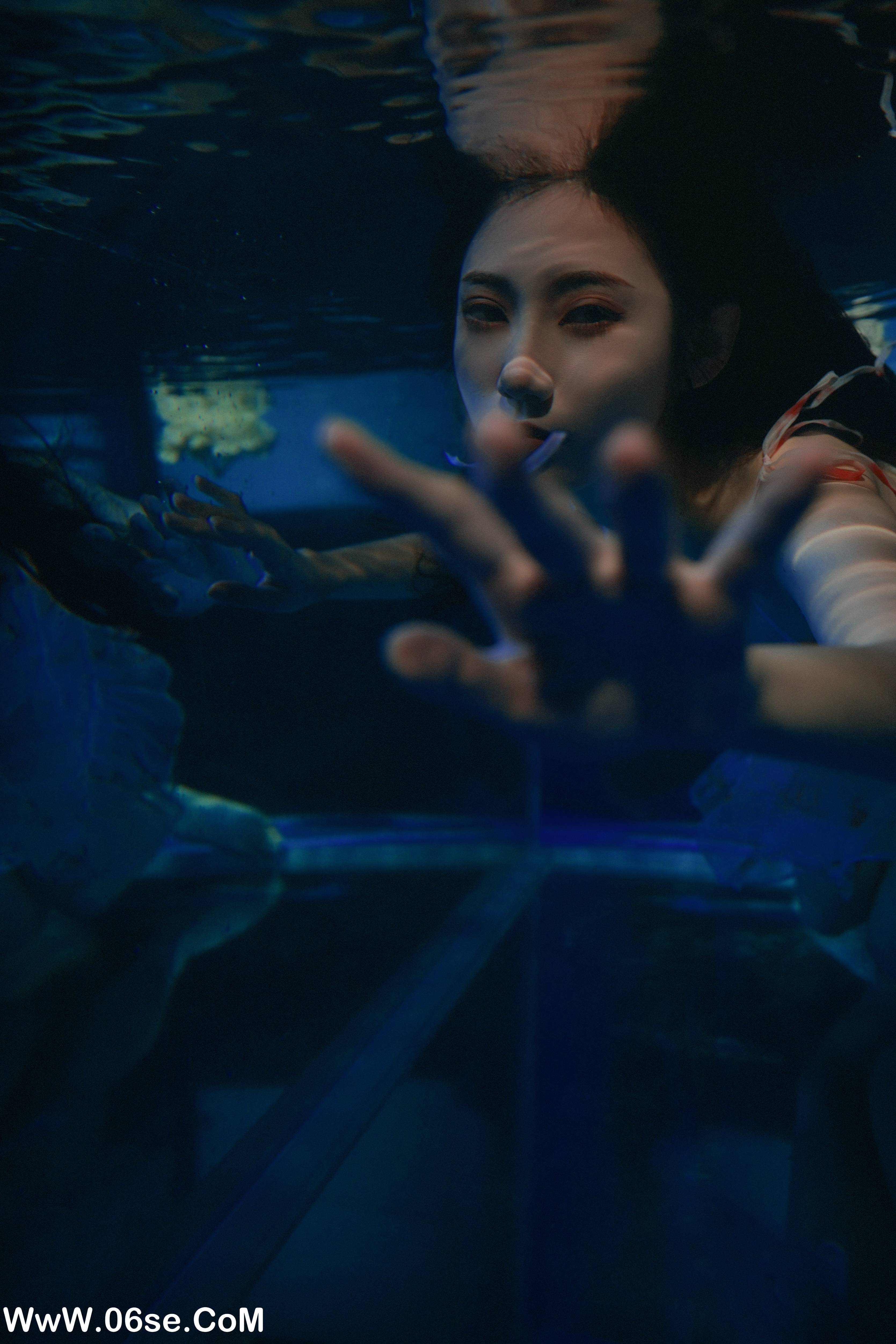 图片[17]-[YITUYU艺图语]2022.08.27 有人喜欢蓝 阿万[44+1P／644MB]-六色网
