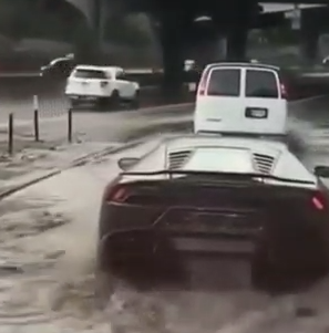Lamborghini Huracan Evo en el agua