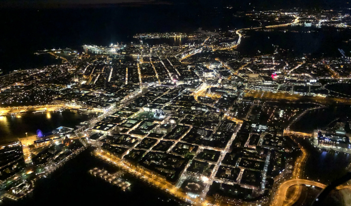 Cities are closing. Ночной Хельсинки. Финляндия Хельсинки ночью. Город Хельсинки Финляндия 2023. Ночной вид города Хельсинки.