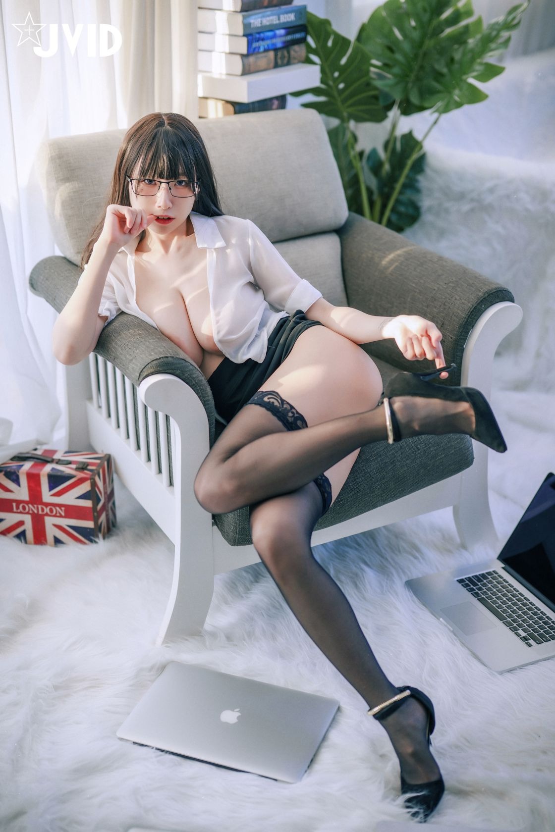 [JVID]黎菲儿 色色的、能幹的超巨乳女同事 55
