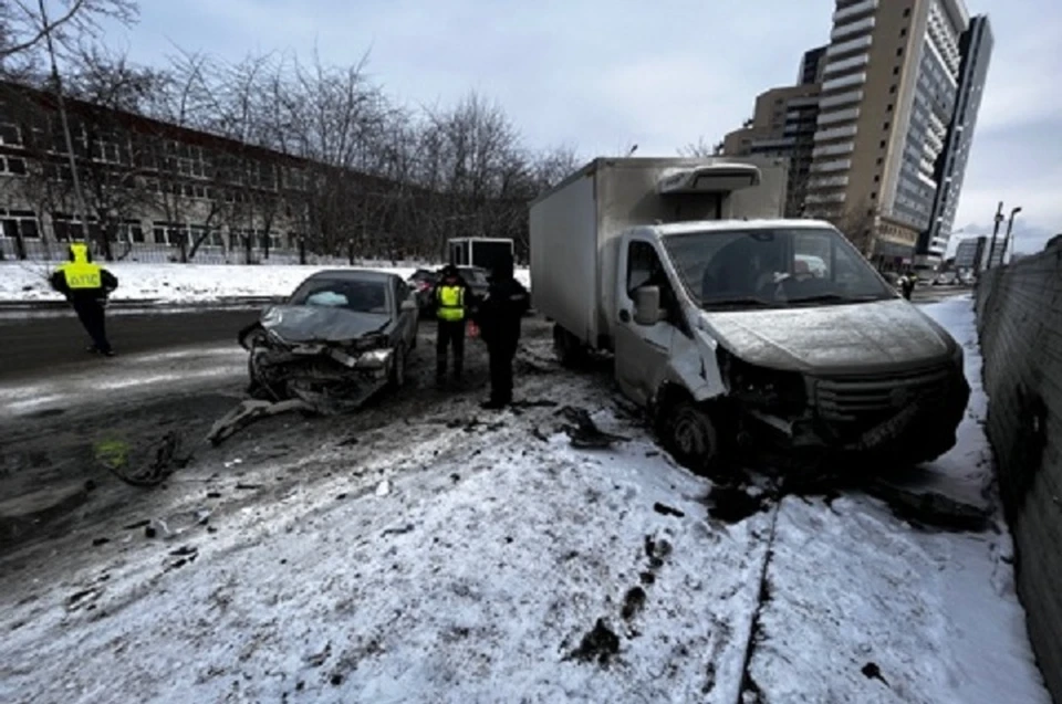 Последние новости екатеринбурга происшествия. ДТП Екатеринбург сейчас. Авария в Екатеринбурге вчера.