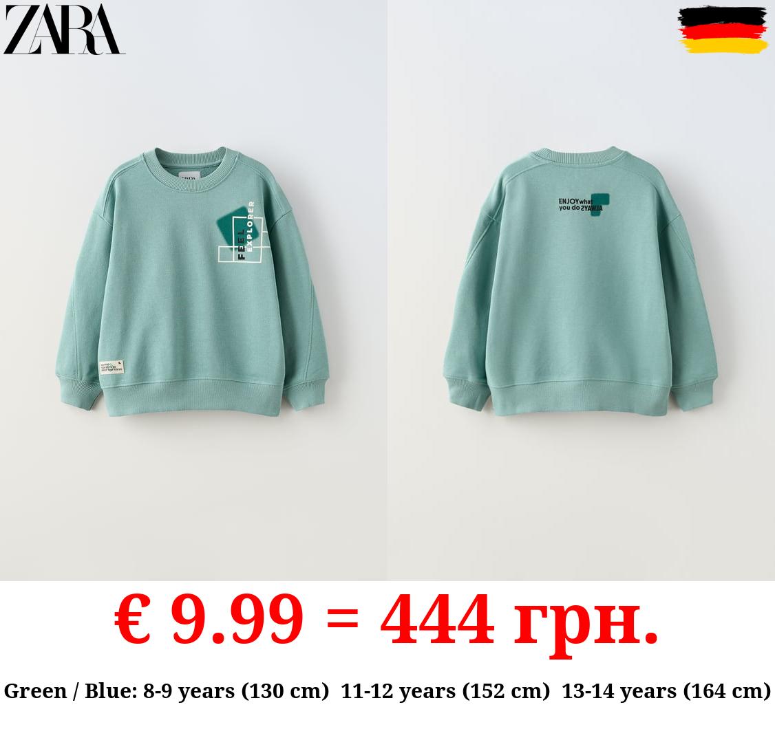 RAISED PRINT SWEATSHIRT